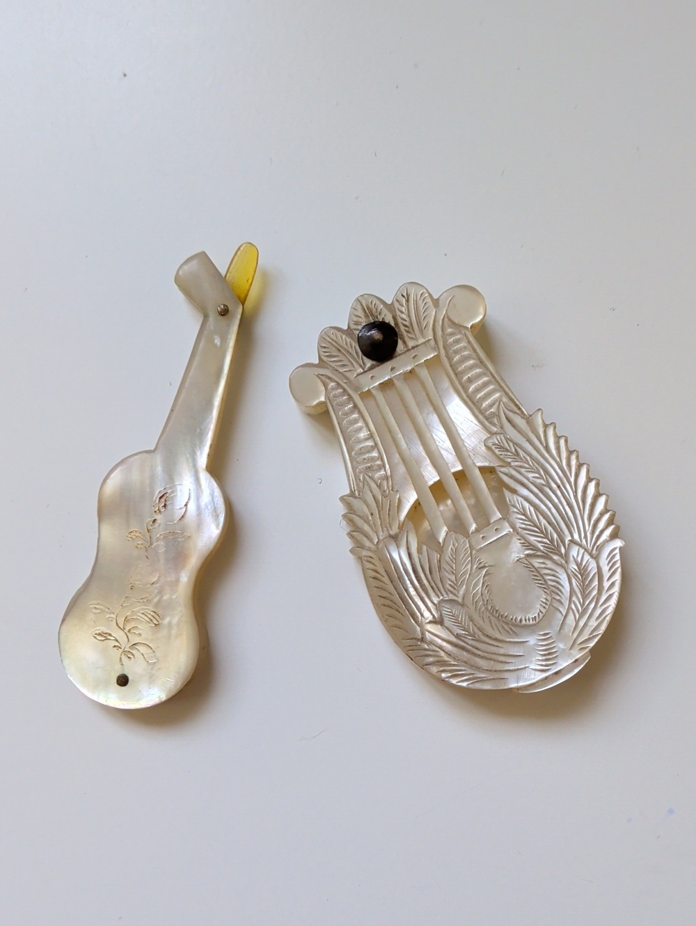 Antique Mother-of-pearl Snuff Box And Spoon